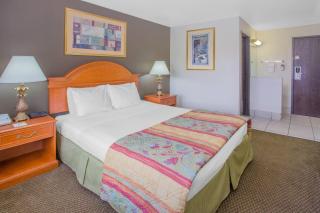 Days Inn by Wyndham Portage Cascade Mountain area - Portage - 1