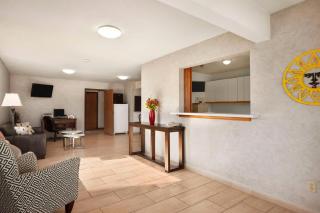 Super 8 by Wyndham Concordia - 8