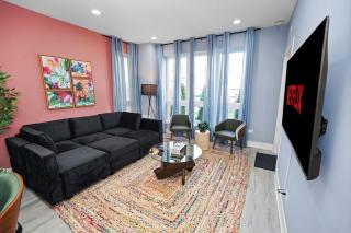 Cozy 3BR Retreat Sleeps 8 with Free Parking Near University of Illinois Chicago, Medical District & West Loop - Chicago - 4