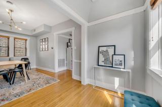 Steps to the Lakefront! This Uptown Beauty is Everything You Need for a Perfect Chicago Getaway condo - Chicago - 3