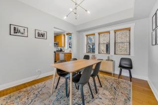 Steps to the Lakefront! This Uptown Beauty is Everything You Need for a Perfect Chicago Getaway condo - Chicago - 2