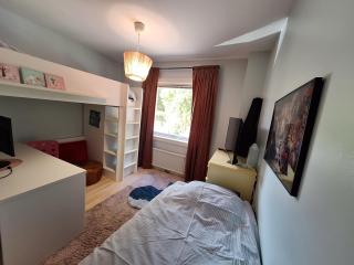 Spacious home in idyllic neighbourhood, 15min to City - Sollentuna - 6