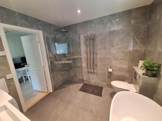 Spacious home in idyllic neighbourhood, 15min to City - Sollentuna - 2