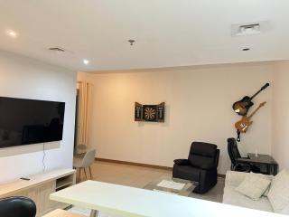 Stylish 1 bedroom apartment with full kitchen - 9