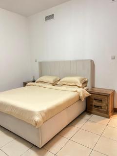 Stylish 1 bedroom apartment with full kitchen - 3