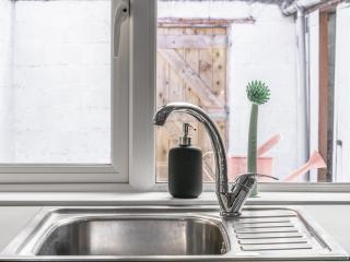 Pass the Keys Bright & Airy 2 BR Home Lots - Belfast - 9