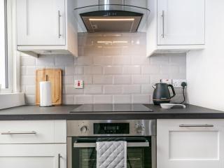 Pass the Keys Bright & Airy 2 BR Home Lots - Belfast - 7