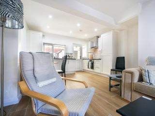 Pass the Keys Bright & Airy 2 BR Home Lots - Belfast - 4
