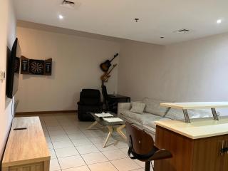 Stylish 1 bedroom apartment with full kitchen - 1