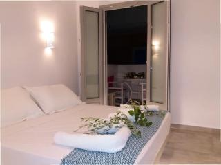 LoveLy Rooms in Perissa - - 7