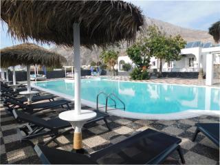 LoveLy Rooms in Perissa - - 9