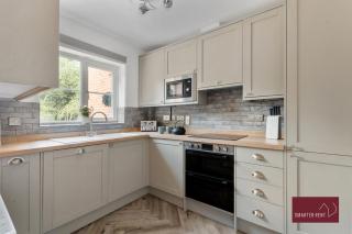 Wokingham - Three Bed House - Parking - Winnersh - 1