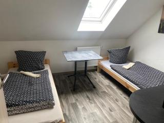 Pension Monteurzimmer Fremdenzimmer - Nittendorf - 1
