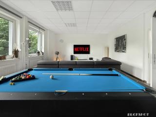 Group Oasis in Munich Cinema, Pool Table, 17 Beds - Monaco di Baviera - 5