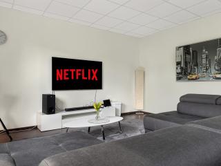 Group Oasis in Munich Cinema, Pool Table, 17 Beds - Monaco di Baviera - 9