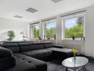 Group Oasis in Munich Cinema, Pool Table, 17 Beds - Monaco di Baviera - 2