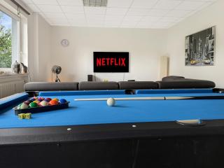 Group Oasis in Munich Cinema, Pool Table, 17 Beds - Monaco di Baviera - 1