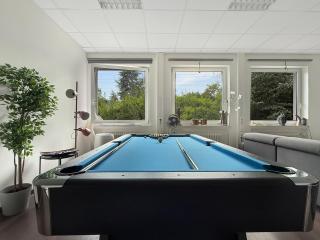 Group Oasis in Munich Cinema, Pool Table, 17 Beds - Monaco di Baviera - 0