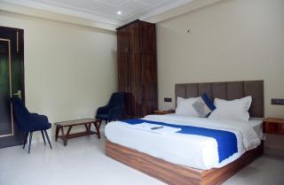 Radiant Blu Hotels - Noida - 5