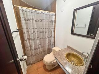 Cómoda Habitación Céntrica en Hogar Familiar - Cerca de Todo - 2