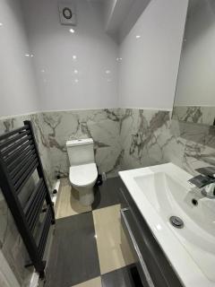 A Comfortable and Cosy Bedroom - Navestock - 6