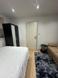 A Comfortable and Cosy Bedroom - Navestock - 2