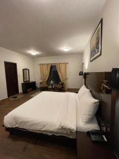 Blue Pines Resort & Restaurant - Murree - 7