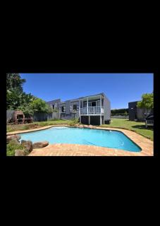 Luxurious Beach House with a View - East London - 8