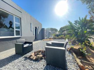 Luxurious Beach House with a View - East London - 2