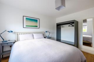 Private off street parking, near Eyre Sq, sleeps 7 - Galway - 6