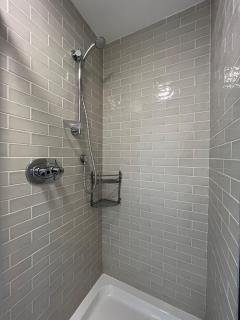Private off street parking, near Eyre Sq, sleeps 7 - Galway - 4