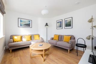 Private off street parking, near Eyre Sq, sleeps 7 - Galway - 2