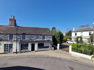 Beautifully relaxing town centre apartment - Wimborne Minster - 9