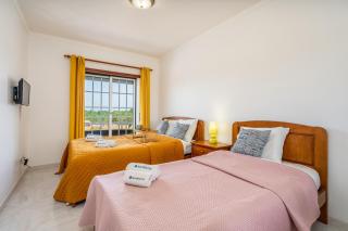 HostWise - Classic & Spacious Flat w/ Balcony - Monte Gordo - 9
