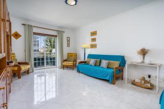 HostWise - Classic & Spacious Flat w/ Balcony - Monte Gordo - 1