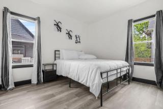Spacious 8-bedroom home in Niagara Falls Perfect for groups - Niagara Falls - 8