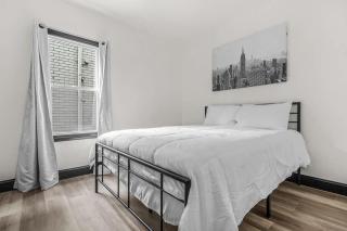 Spacious 8-bedroom home in Niagara Falls Perfect for groups - Niagara Falls - 5