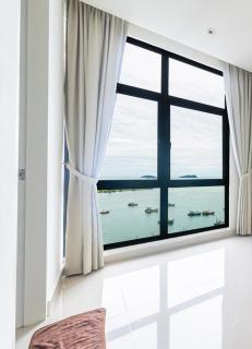 Holiday Suites Seaview at The Shore Kota Kinabalu - Kota Kinabalu - 1