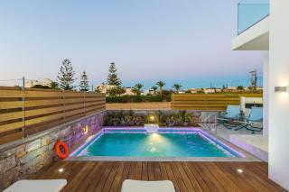 Sensational Rethymno Villa Villa Akaza 2 Bedrooms Beach Front Private Outdoor Swimming Pool And Hot Tub Pigianos Kampos - Pigianos Kampos - 9
