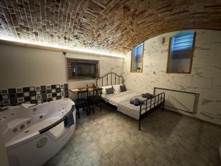 UNDERGROUND Jacuzzi Rooms - Krakau - 4