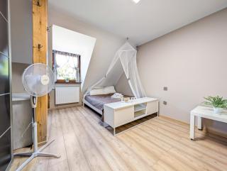 Swing & Serenity Apartment by BookingHost - 3