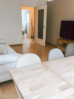 DoreyHome HN1 - Stilvolles Apartment zentral in Heilbronn - 7 Personen - WLAN - 3