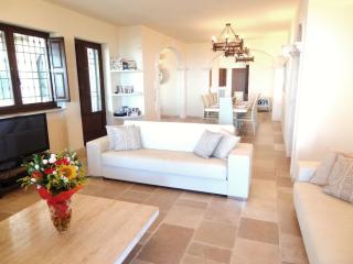 Luxury 3 Bed Villa Heated Pool Sea Views Aircon, Fast Wifi - 1