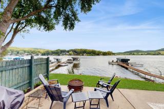 3 BR Lakefront House with Private Dock - 4
