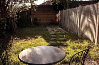 Cosy 2-Bedroom Home with Large Private Garden - Bromley - 9