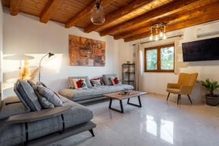 Lithus Retreat with Jacuzzi and 360 Views - 6