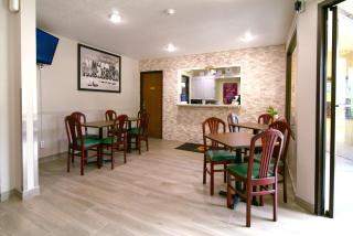 Super 8 by Wyndham Red Wing - Red Wing - 8