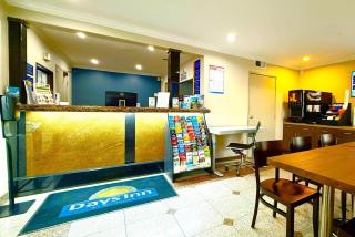 Days Inn by Wyndham Los Angeles LAX/ Redondo&ManhattanBeach - 8