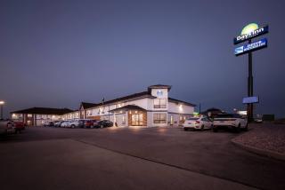 Days Inn by Wyndham Mitchell SD - Mitchell - 1