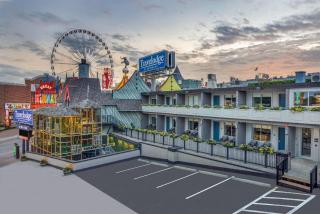 Travelodge by Wyndham Niagara Falls At the Falls - Niagara Falls - 8